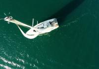 barcha a vela cima dell'albero vela barca ponte pozzetto yacht a vela